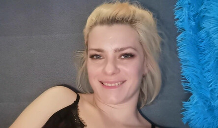 Русская мамка в любительском соло порно с большим дилдо!