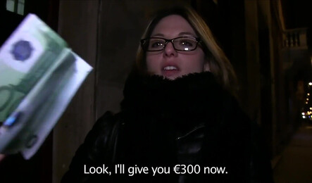 Незнакомка сделал минет парню за небольшие деньги!