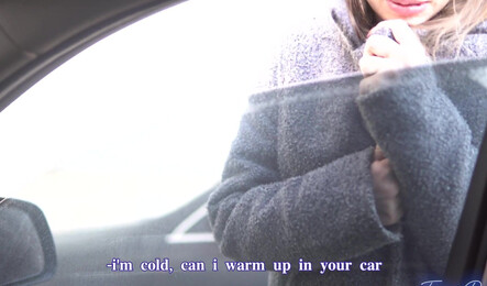 Впустил девушку погреться в машину и получил минет в благодарность!