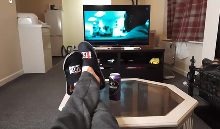 Зашла к парню за помощью, а попала на секс!