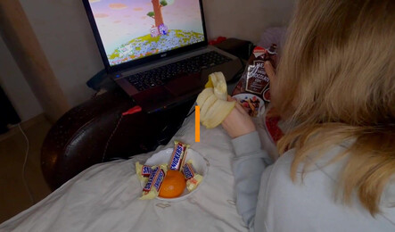 Отвлек подругу от ноутбука и соблазнил на секс!