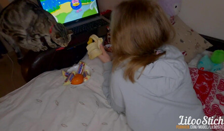 Отвлек подругу от ноутбука и соблазнил на секс!