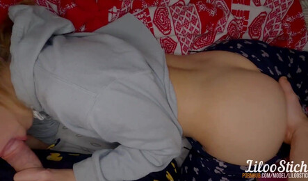 Отвлек подругу от ноутбука и соблазнил на секс!