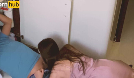 Пока мужа нет дома, русская женщина изменяет с другим!