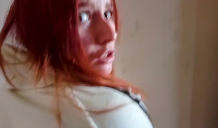 Когда нет возможности трахать подругу дома, всегда можно сделать это в подьезде!