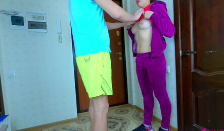 Думала просто доставит посылку и всё, но все закончилось сексом