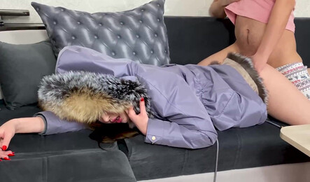 Пасынок трахает красивую мачеху в куртке!