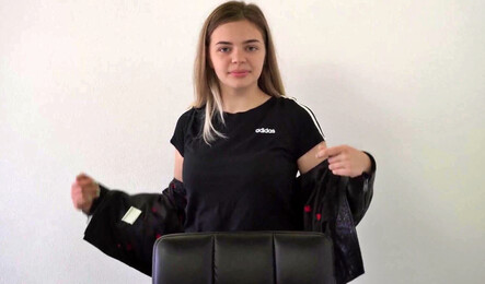 Милая русская девушка пробует себя на порно кастинге!