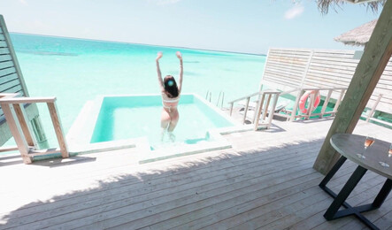 Красивая русская девушка дала красивому парню после шампанского!