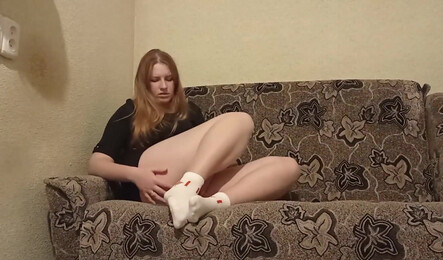 Зашел к подруге в гости и залез ей в трусы