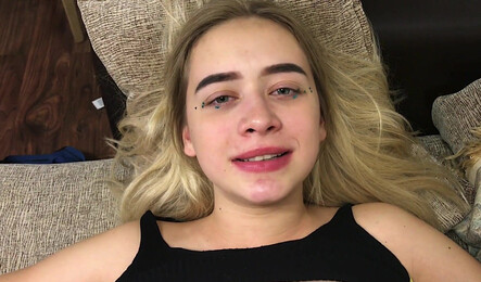 Пока сводная сестра спала брату захотелось секса!