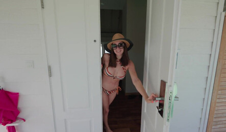 Красивая русская женушка изменила мужу с любовником, когда ездила на отдых одна!