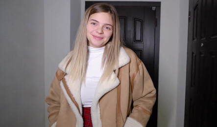 Как милашка разрешила другу-студенту войти в свою попу на первом свидании!