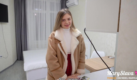 Как милашка разрешила другу-студенту войти в свою попу на первом свидании!