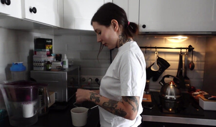 Сосед зашел за солью и трахнул чужую жену!