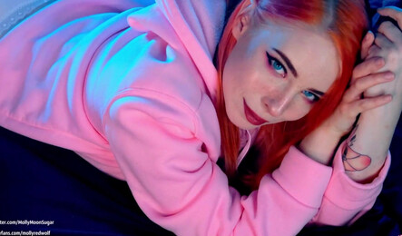 Девушка радует парня приятным минето от которого он просто в восторге!