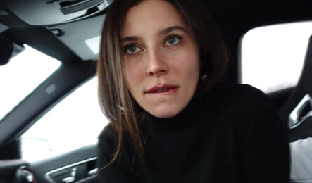 Сладкая русская девушка заплатила за такси сексом!