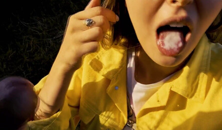 Привез девушку в деревню и трахнул на природе!