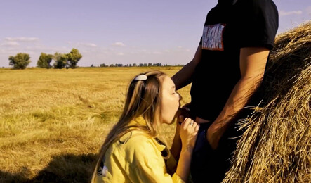 Привез девушку в деревню и трахнул на природе!