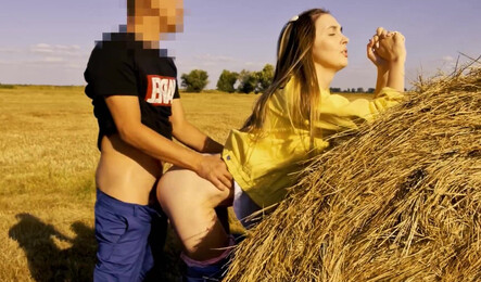 Привез девушку в деревню и трахнул на природе!