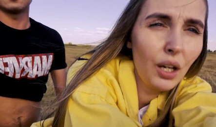 Привез девушку в деревню и трахнул на природе!