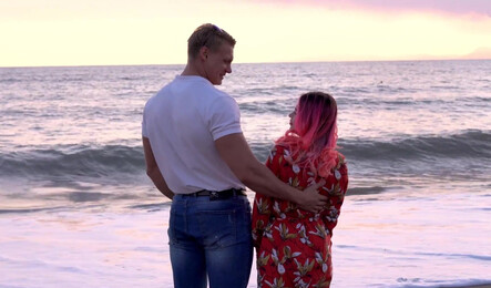 Молодая пара захотела сочного секса после романтической прогулки!