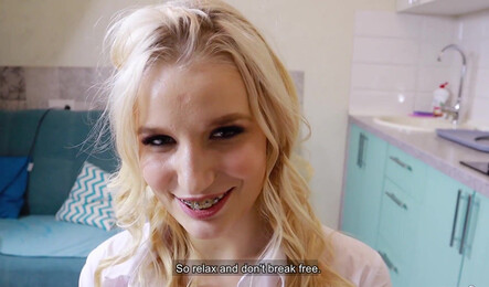 Пока парня нет дома, его девушка изменяет с другом!