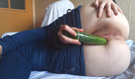 Студентка трахает киску, пока дома никого нет!