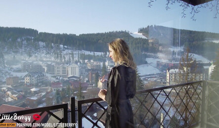 Привез девушку на курорт и трахаю с прекрасным видом