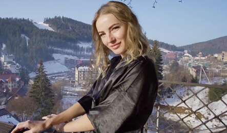 Привез девушку на курорт и трахаю с прекрасным видом