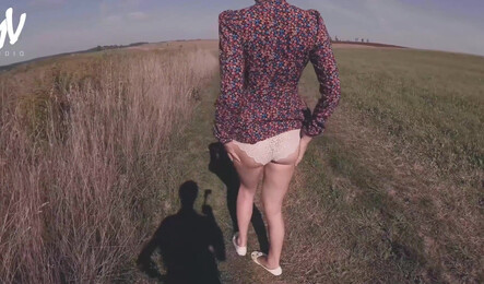 Секс в русских полях с симпатичной подругой