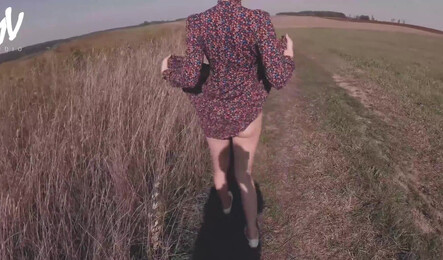 Секс в русских полях с симпатичной подругой