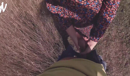 Секс в русских полях с симпатичной подругой