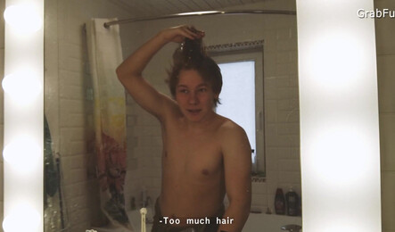 Уговорил на анальный секс русскую парихмахершу - русское порно с сюжетом