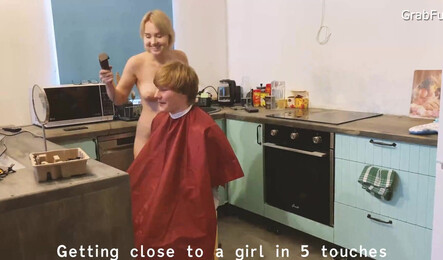 Уговорил на анальный секс русскую парихмахершу - русское порно с сюжетом