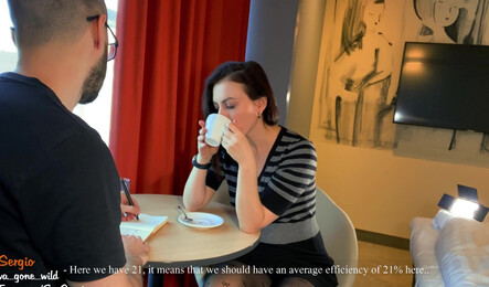 Секс в отеле с молодым коллегой