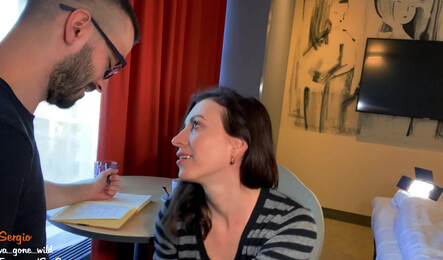 Секс в отеле с молодым коллегой