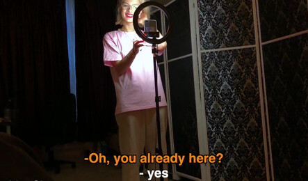 Девушка с Тик-Тока делает парню приятным минет