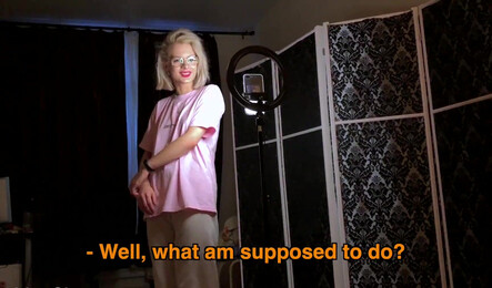 Девушка с Тик-Тока делает парню приятным минет