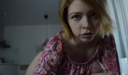 застукала парня на дрочке и захотела секса