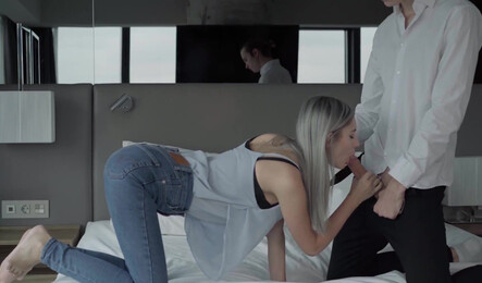 Куколд порно с сексуальной русской девушкой и куни со спермой в киске