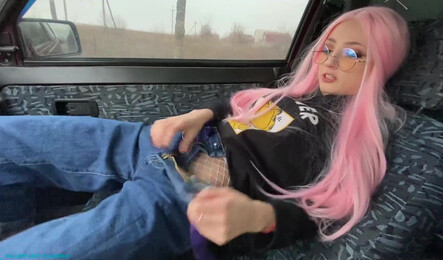 Симпатичная русская девушка получила анальный секс на День Рождения