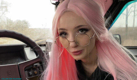 Симпатичная русская девушка получила анальный секс на День Рождения