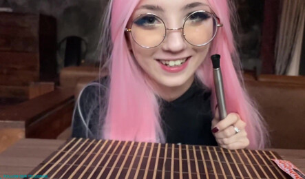 Симпатичная русская девушка получила анальный секс на День Рождения