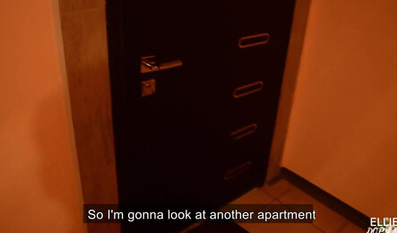 Секс с разговорами с молодой риэлторшей и ее клиентом