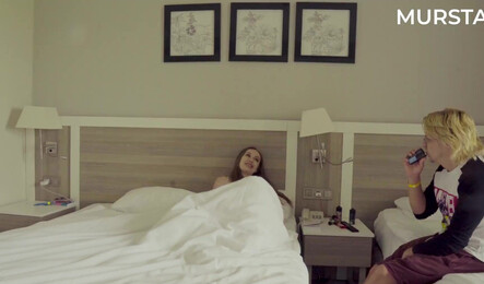 Русская девушка отблагодарила мужика за то что помог