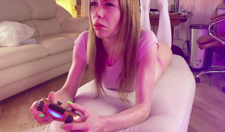 Мою девушку не оторвешь от игры даже во время секса
