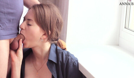 Русская девушка сама подставила дырки под член друга