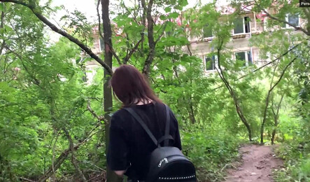 Минет в кустах со спермой в рот