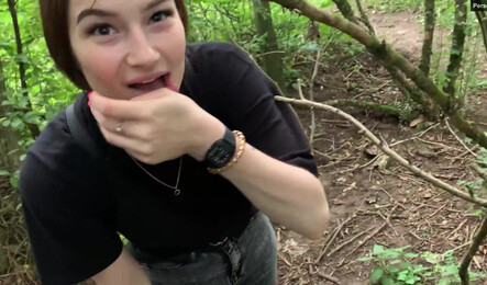 Минет в кустах со спермой в рот